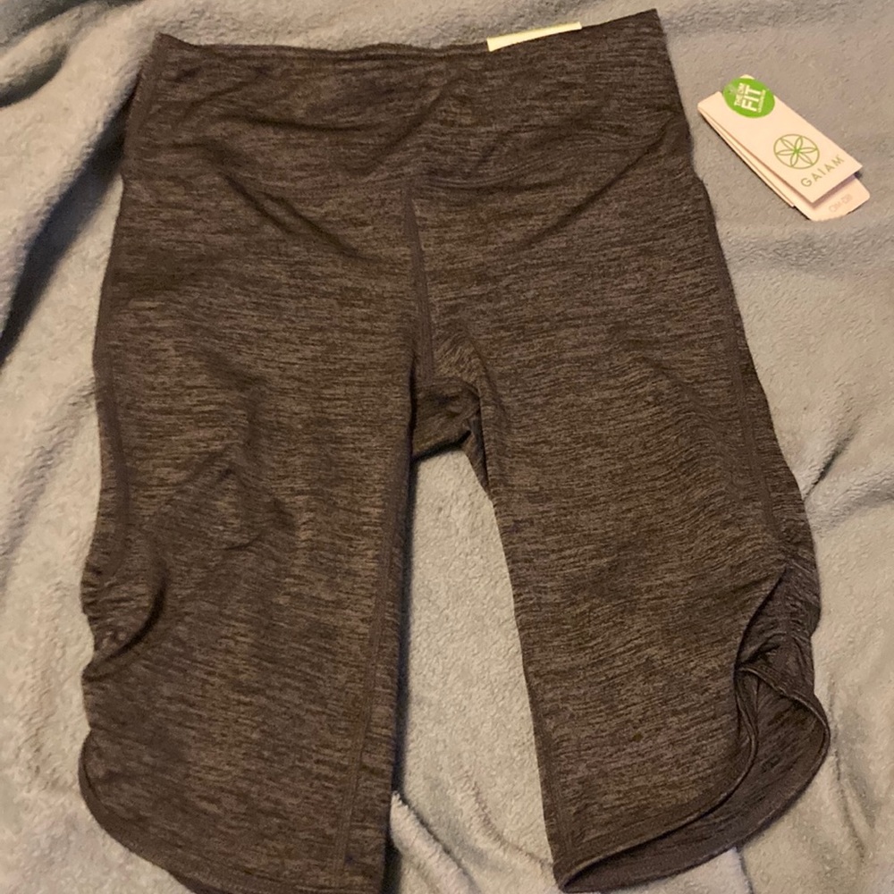 Gaiam om pedal pusher nwt charcoal heather om dri  XS bike shorts!
